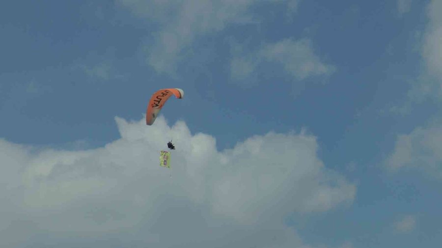 Kadına Şiddete ‘paraşütlü Farkındalık’