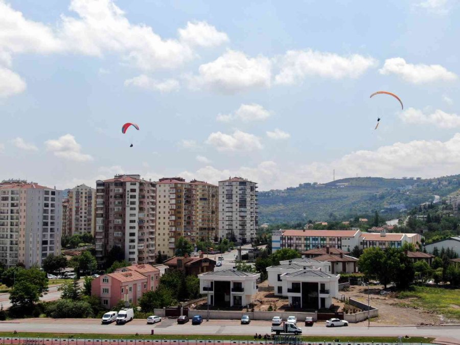 Kadına Şiddete ‘paraşütlü Farkındalık’