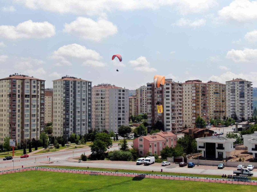 Kadına Şiddete ‘paraşütlü Farkındalık’