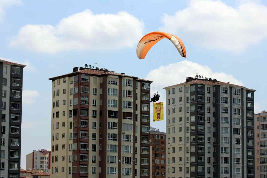 Kadına Şiddete ‘paraşütlü Farkındalık’