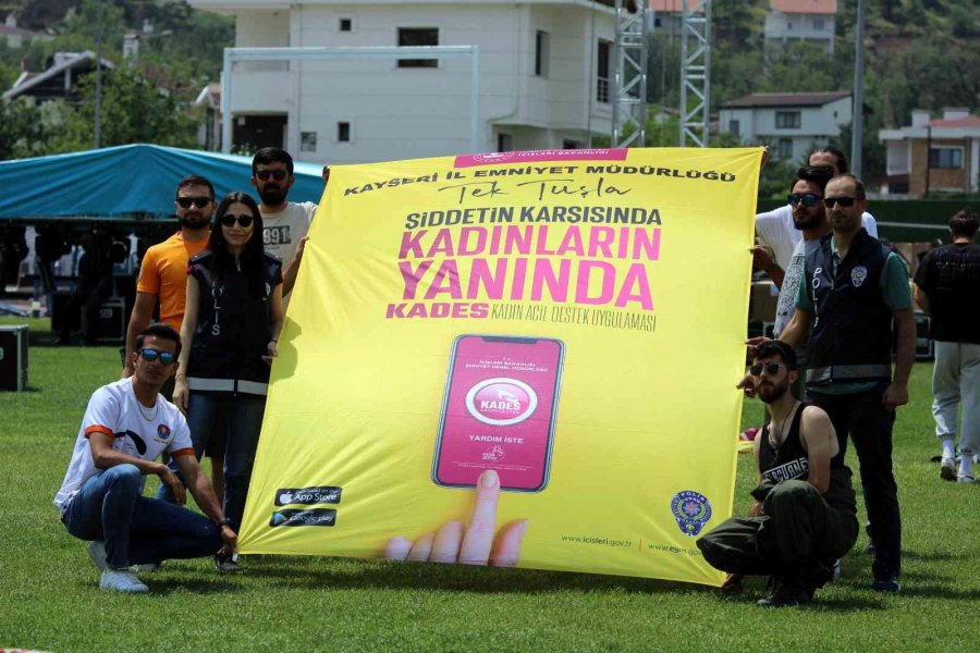 Kadına Şiddete ‘paraşütlü Farkındalık’