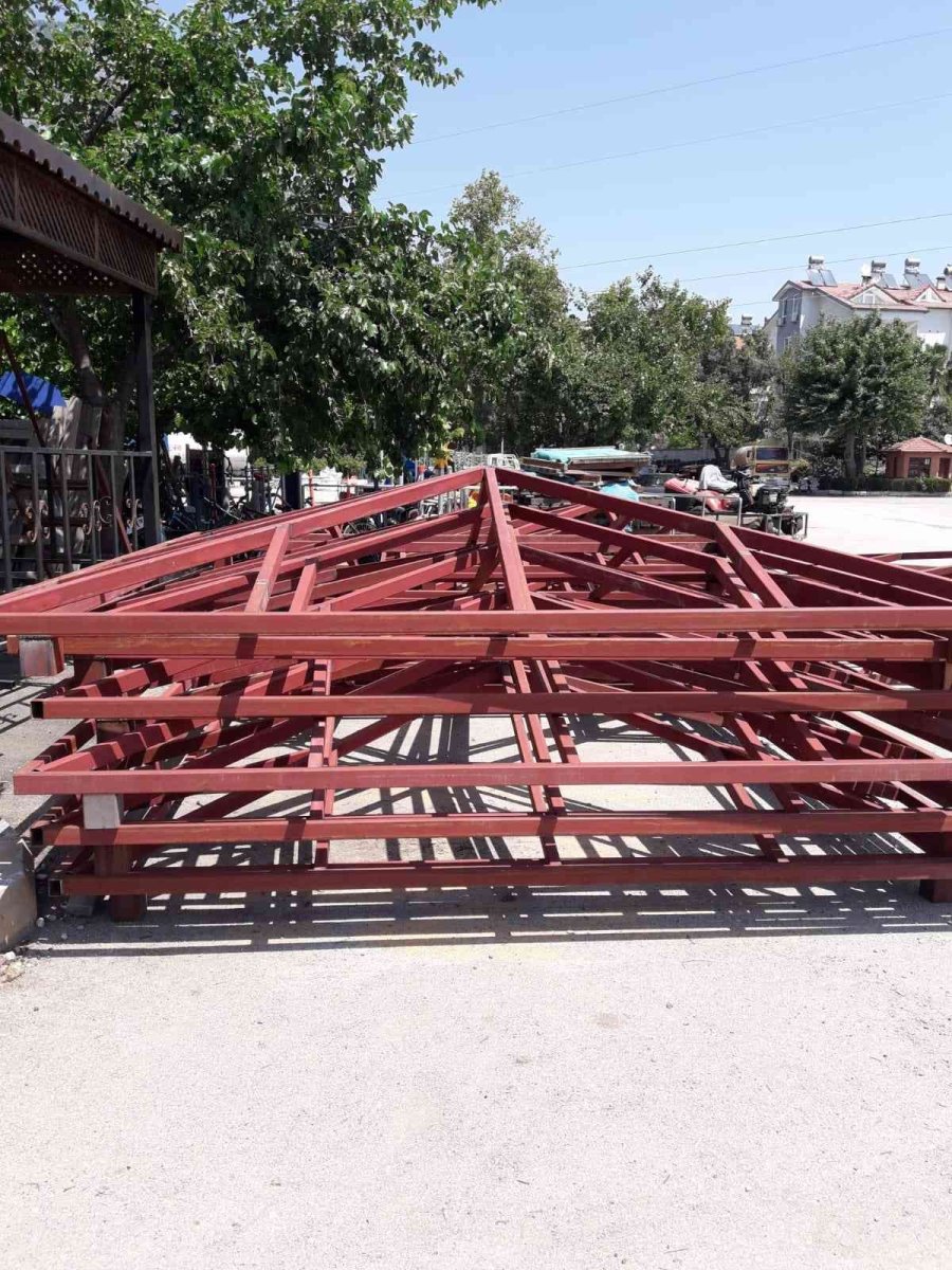 Kemer’deki Park Ve Okullar Onarılıyor