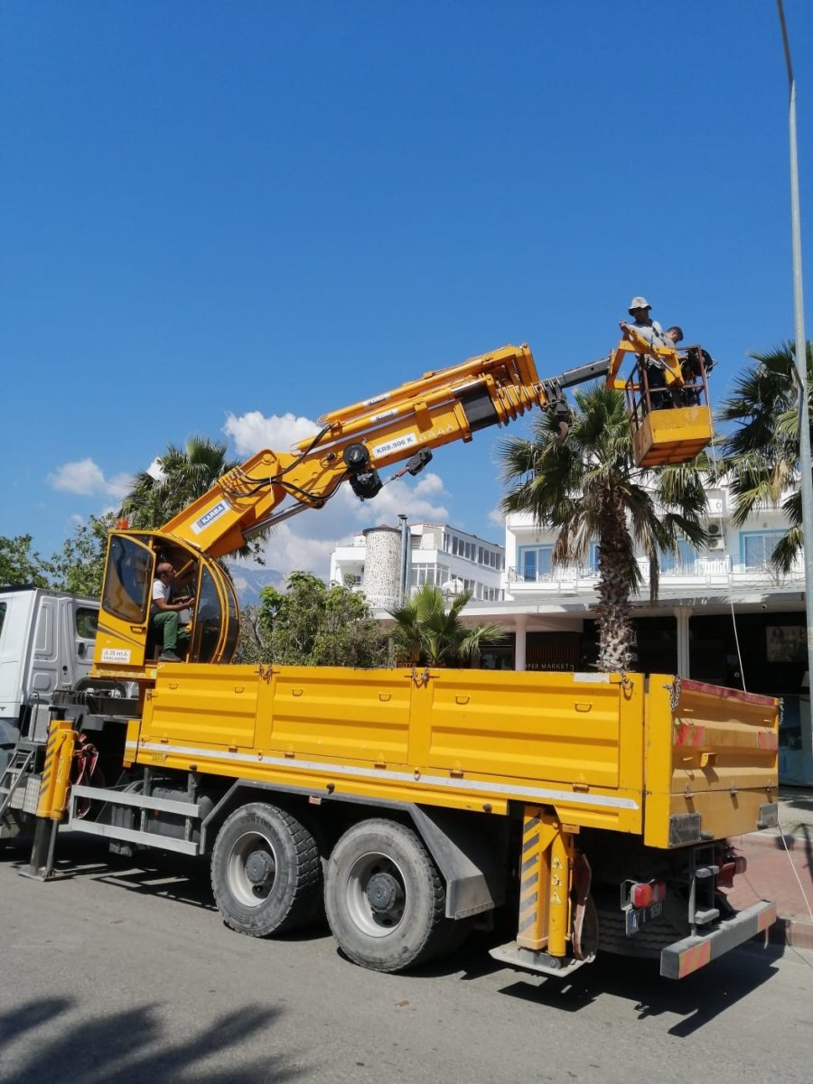 Kemer’deki Park Ve Okullar Onarılıyor