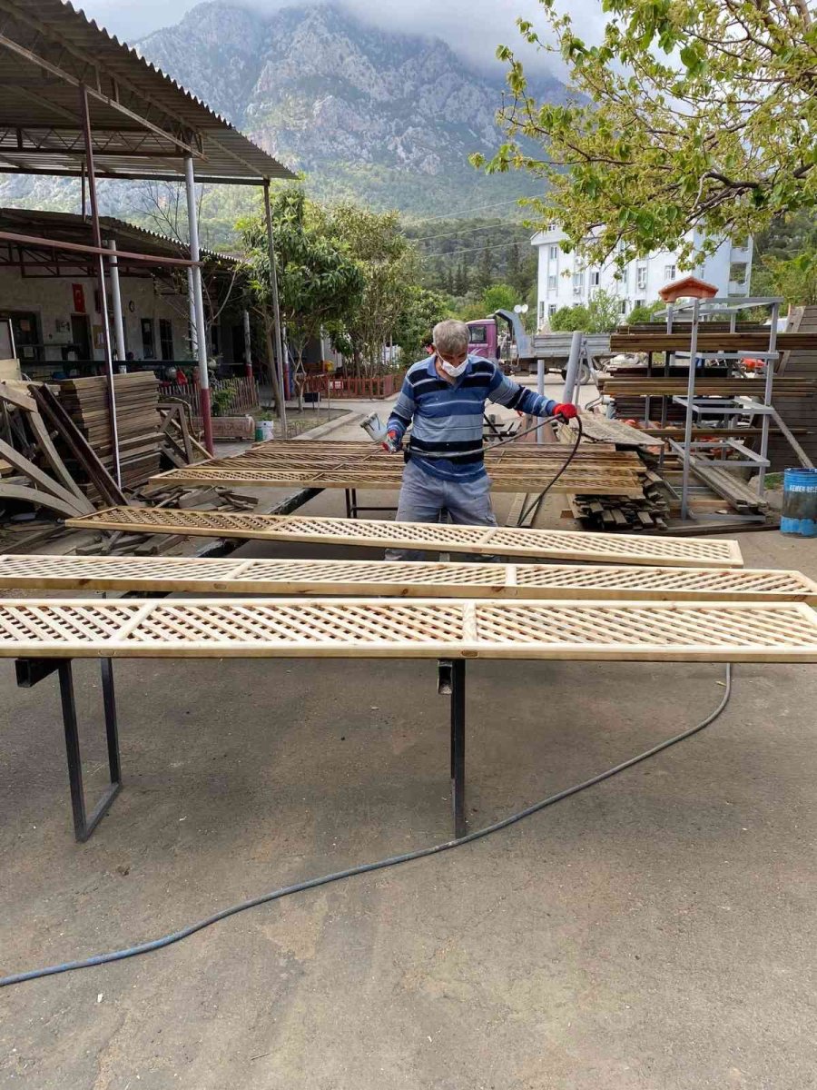 Kemer’deki Park Ve Okullar Onarılıyor