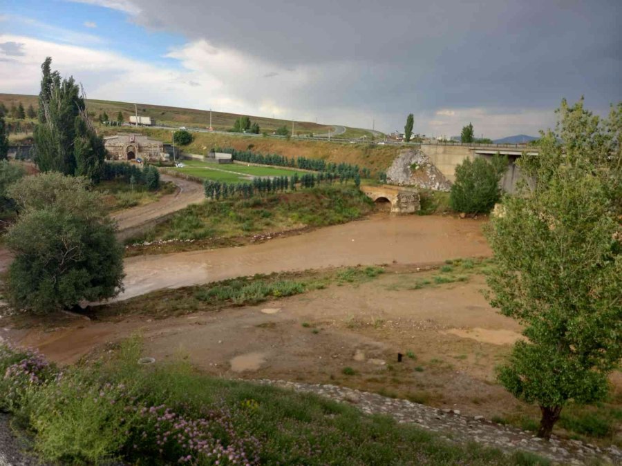 Konya’da Yağış Etkili Oldu, Çalışmalar Devam Ediyor