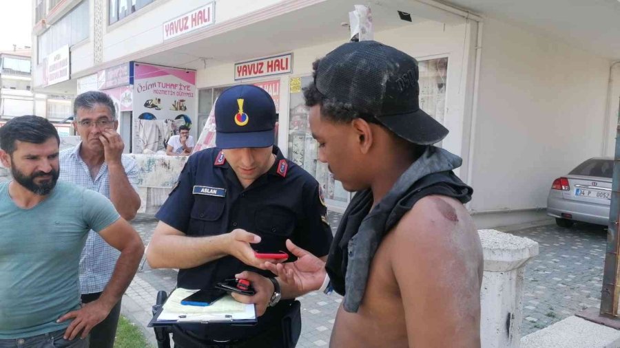 Park Halindeki Minibüse Çarpan Atv Takla Attı, İngiliz Turist Yaralandı