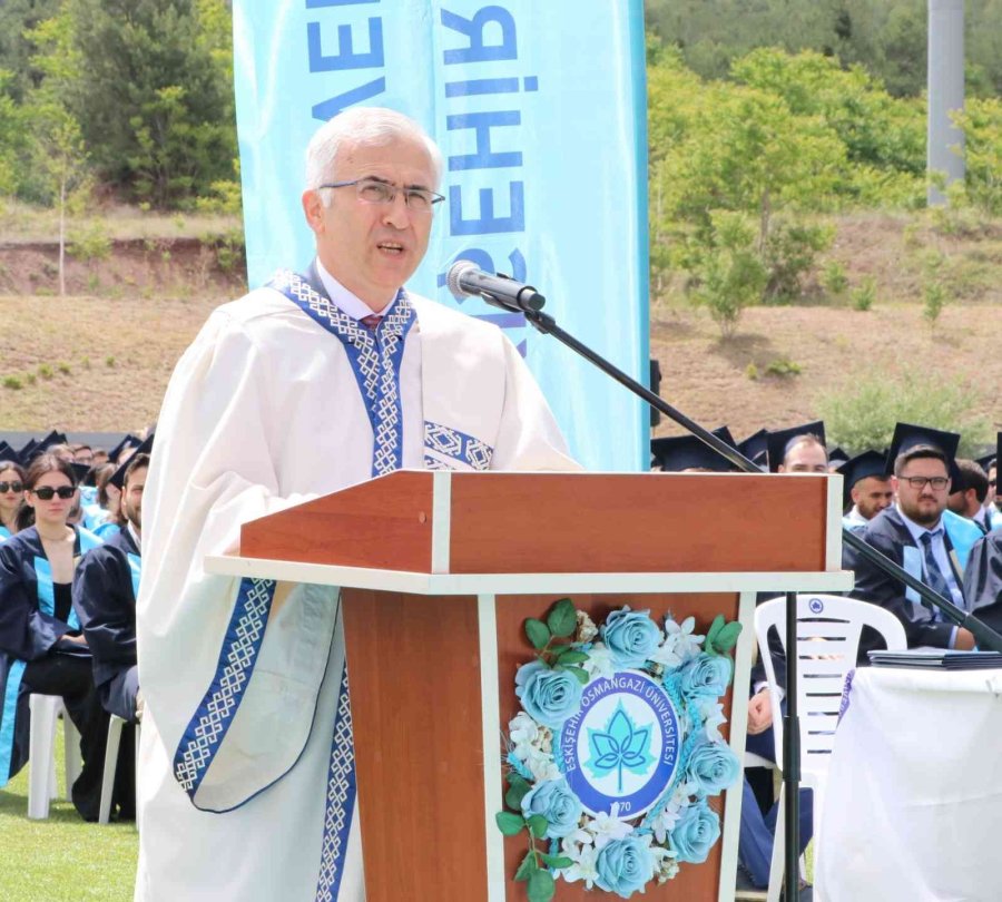 Esogü’de Mezuniyet Coşkusu Devam Ediyor