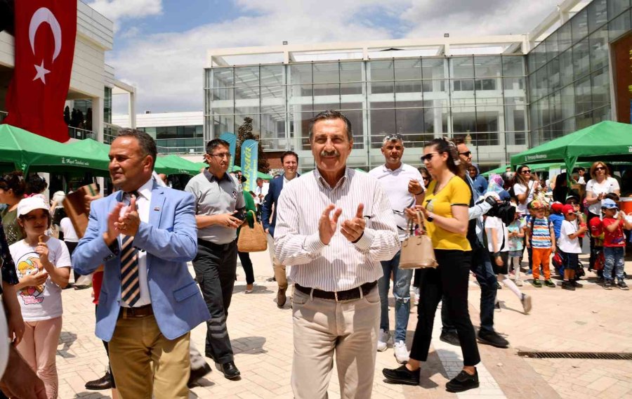 Geri Dönüşüm Temalı Çevre Çocuk Şenliği Düzenlendi