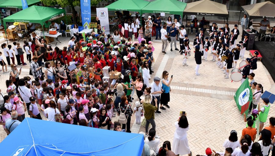 Geri Dönüşüm Temalı Çevre Çocuk Şenliği Düzenlendi
