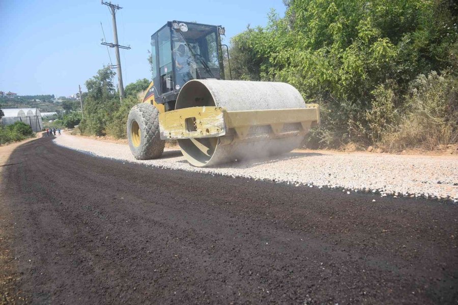 Akdam Mahallesine 2 Kilometre Asfalt Serildi