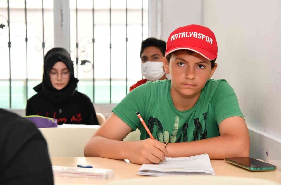 Konyaaltı Eğitimde Fırsat Eşitliği Oluşturuyor