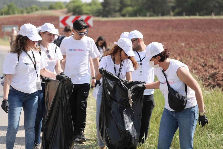 60’ın Üzerinde Gönüllü Eskişehir Kocakır Mesire Ve Piknik Alanı’nı Temizledi