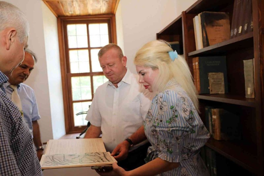 Rektör Özkan: "üniversitemiz Ve Batem, Araştırmalarıyla Antalya Tarımına Öncü Olmaya Devam Ediyor"