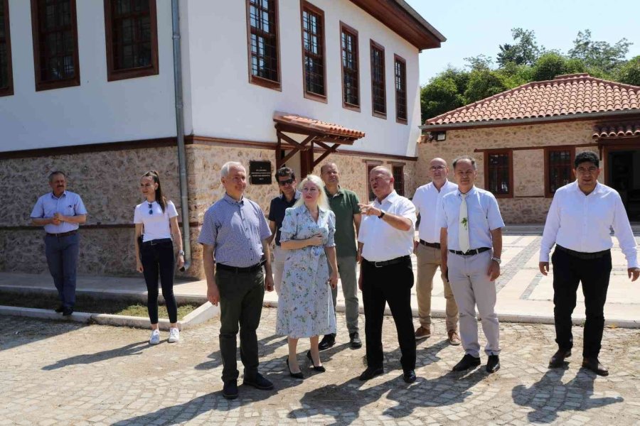 Rektör Özkan: "üniversitemiz Ve Batem, Araştırmalarıyla Antalya Tarımına Öncü Olmaya Devam Ediyor"