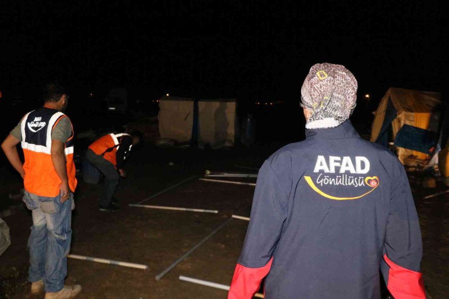 Afad’tan Çadır Kentteki Mağdur Aileye Çadır Desteği