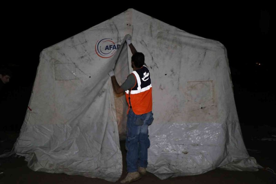 Afad’tan Çadır Kentteki Mağdur Aileye Çadır Desteği
