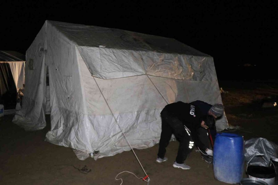 Afad’tan Çadır Kentteki Mağdur Aileye Çadır Desteği