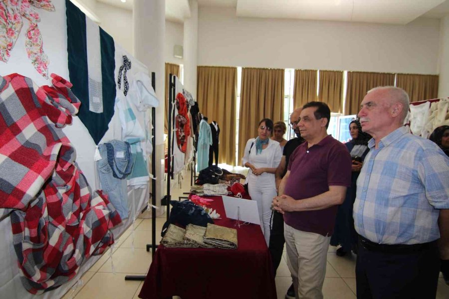 El Emeği Eserler Yıl Sonu Sergilerinde