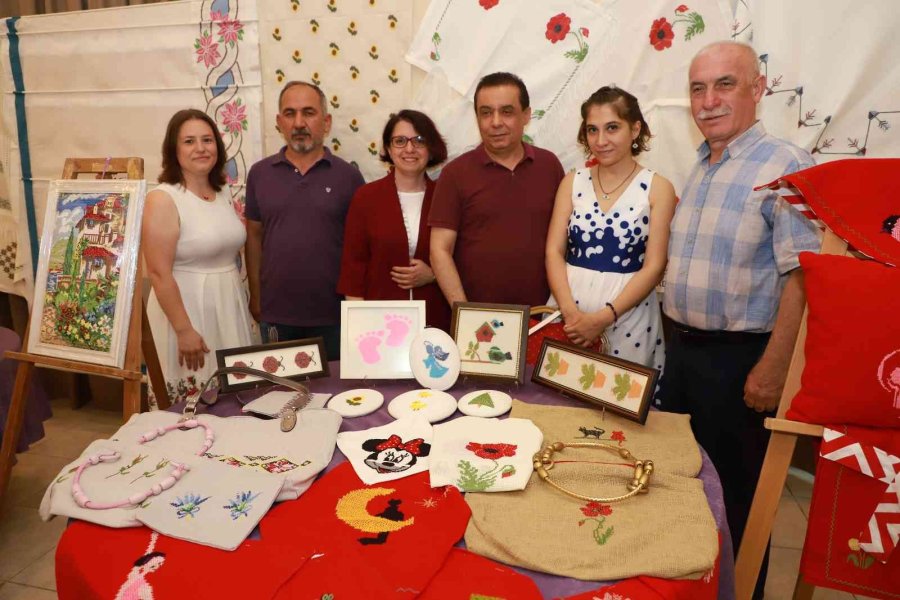 El Emeği Eserler Yıl Sonu Sergilerinde