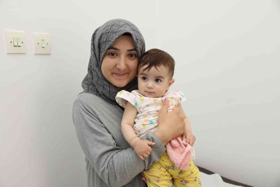 10 Aylık Beren Nisa Bebek Laparoskopiyle Sağlığına Kavuştu
