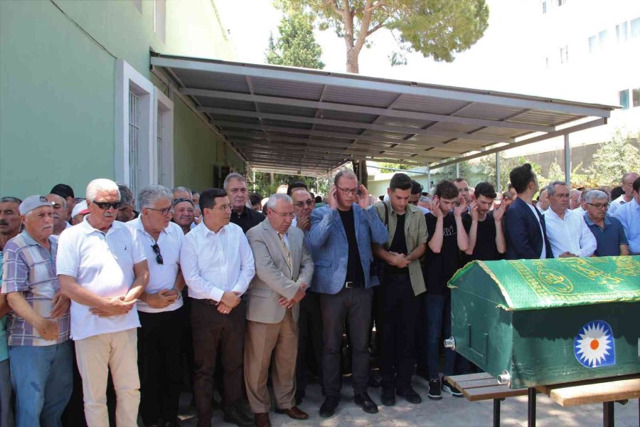 Park Halindeki Aracını Temizlerken Otomobilin Çarptığı Taksiciden Acı Haber Geldi