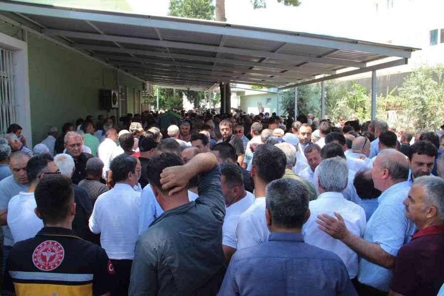 Park Halindeki Aracını Temizlerken Otomobilin Çarptığı Taksiciden Acı Haber Geldi