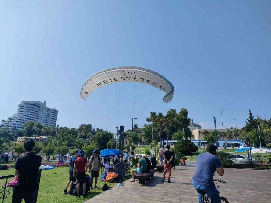 Uçuşa Yasak Bölgede Yamaç Paraşütünden Vazgeçmiyorlar