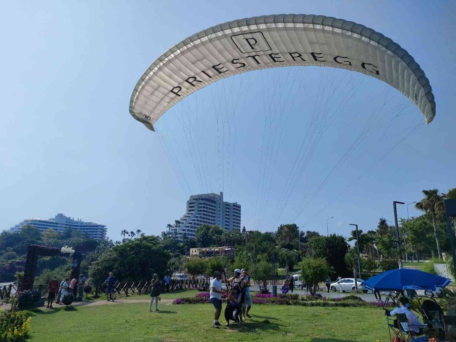 Uçuşa Yasak Bölgede Yamaç Paraşütünden Vazgeçmiyorlar