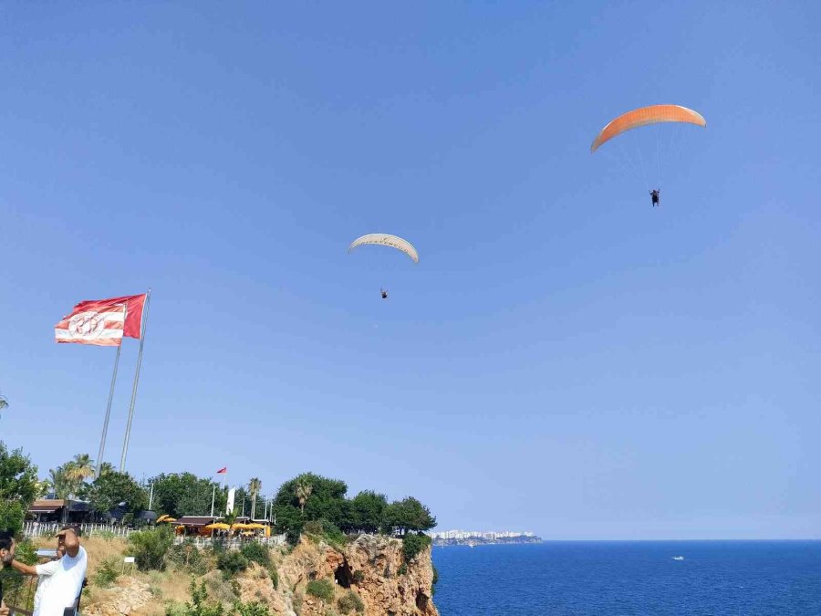 Uçuşa Yasak Bölgede Yamaç Paraşütünden Vazgeçmiyorlar
