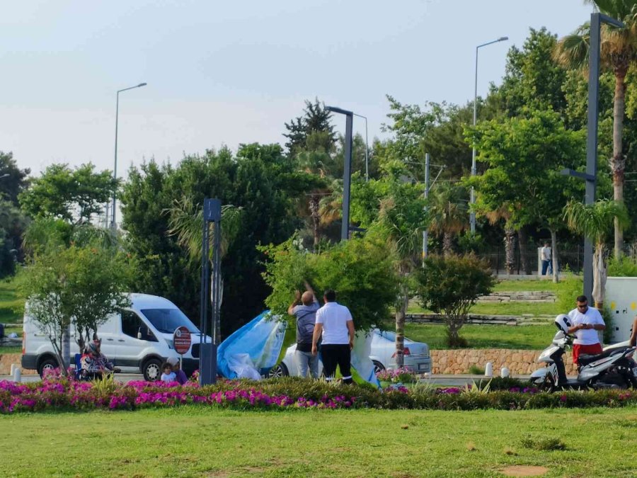 Uçuşa Yasak Bölgede Yamaç Paraşütünden Vazgeçmiyorlar