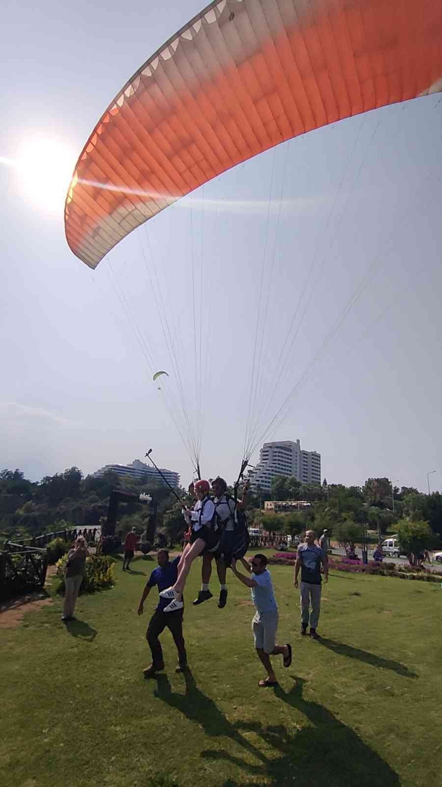 Uçuşa Yasak Bölgede Yamaç Paraşütünden Vazgeçmiyorlar