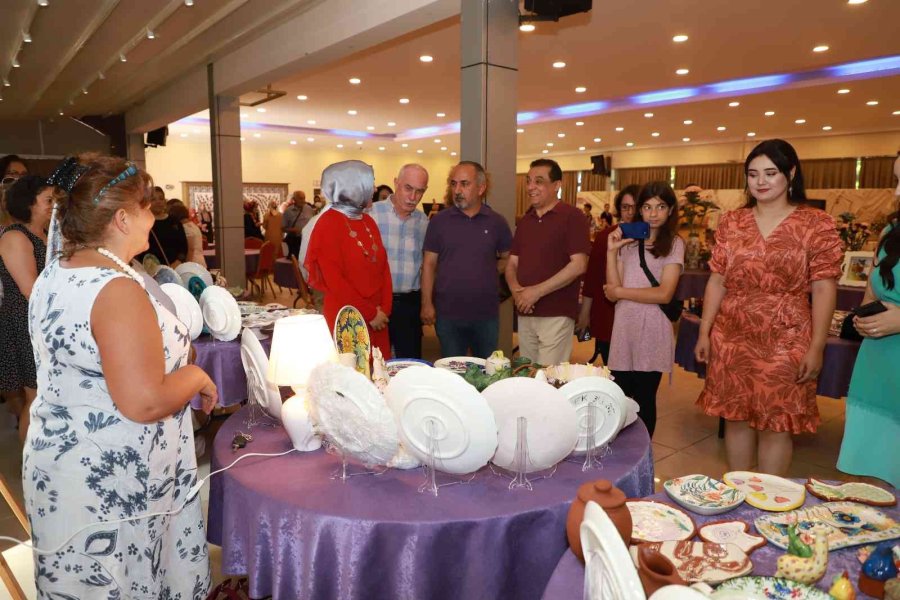 El Emeği Eserler Yıl Sonu Sergilerinde