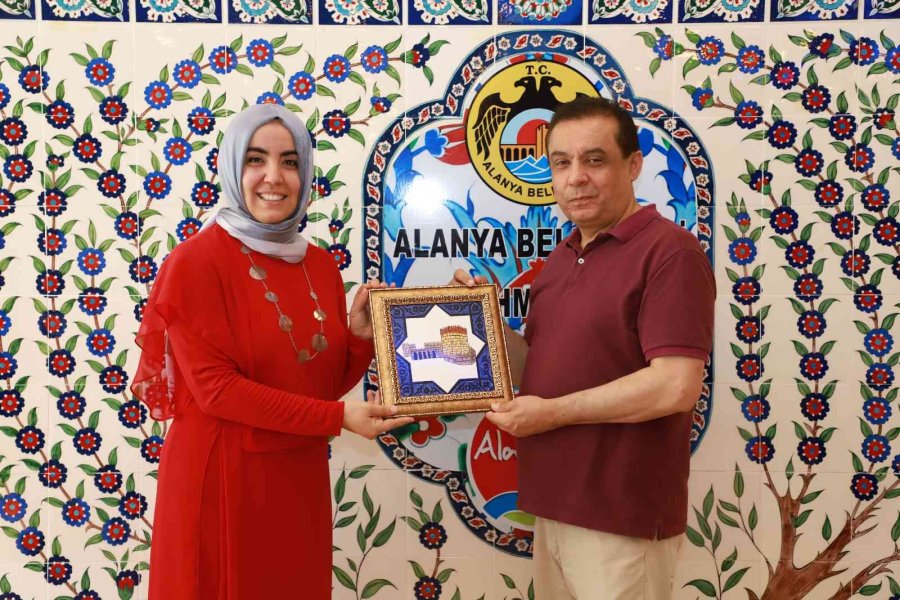 El Emeği Eserler Yıl Sonu Sergilerinde