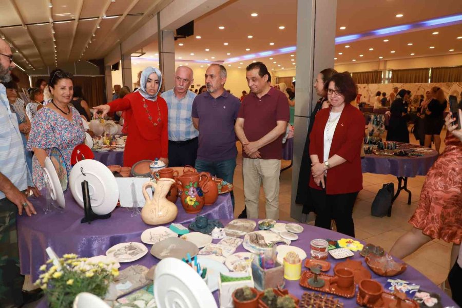 El Emeği Eserler Yıl Sonu Sergilerinde