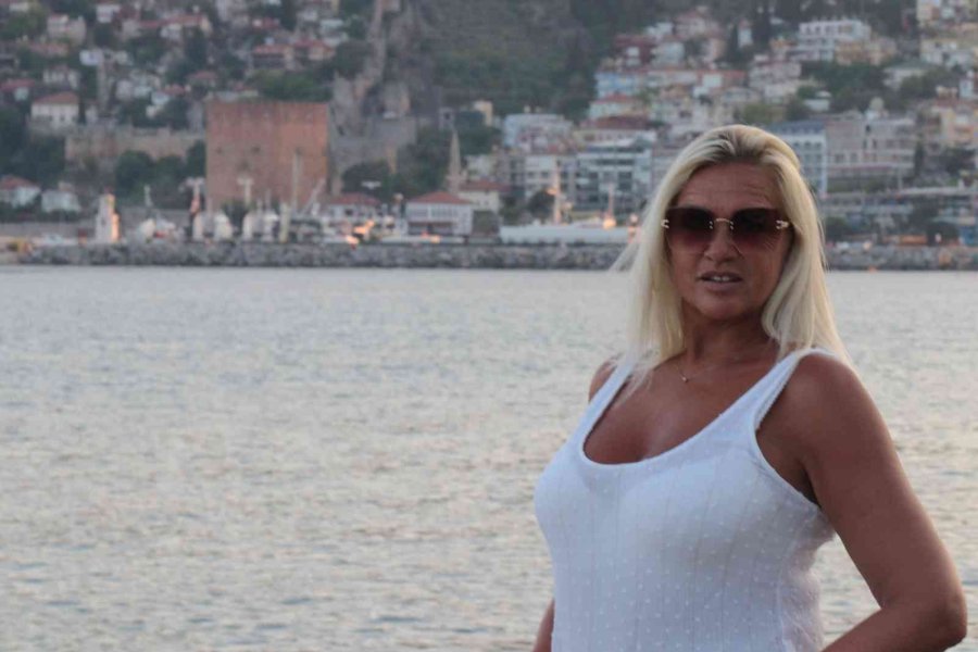 Danimarkalı Sosyal Medya Fenomeni Hemşire, Tanıştığı Taksici Sayesinde Alanya Aşığı Oldu