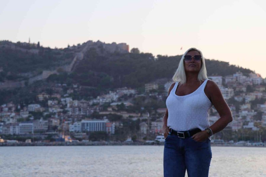 Danimarkalı Sosyal Medya Fenomeni Hemşire, Tanıştığı Taksici Sayesinde Alanya Aşığı Oldu