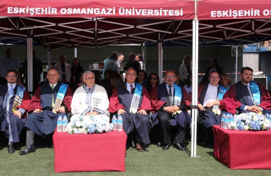 Esogü’de Mezuniyet Sevinci Sürüyor