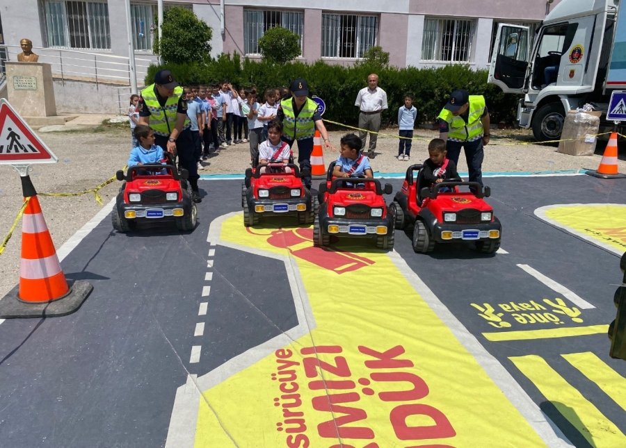 Simülasyon Aracı İle Emniyet Kemeri Konusunda Farkındalık Oluşturuldu