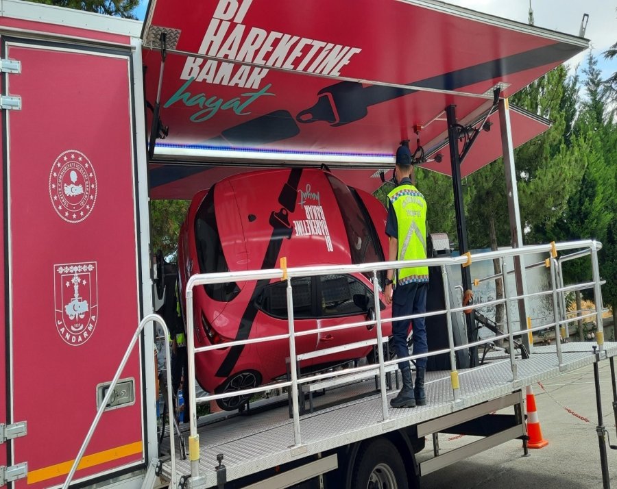 Simülasyon Aracı İle Emniyet Kemeri Konusunda Farkındalık Oluşturuldu