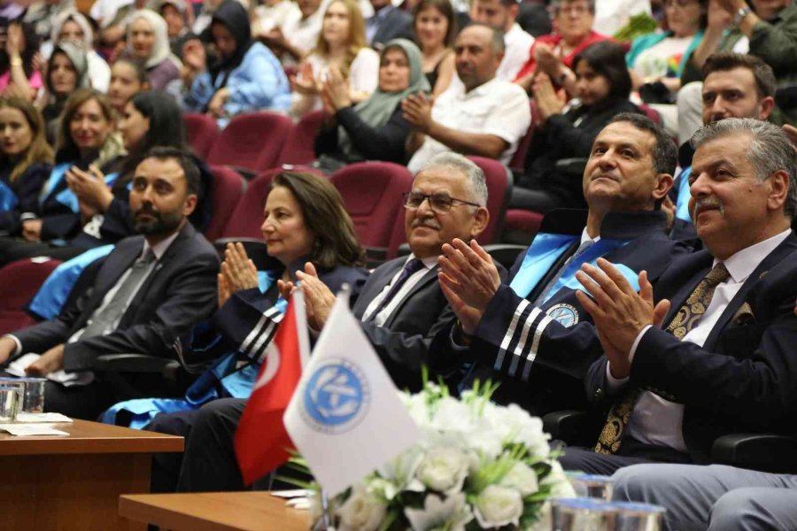 Başkan Büyükkılıç, İlk Mezunların Heyecanına Ortak Oldu