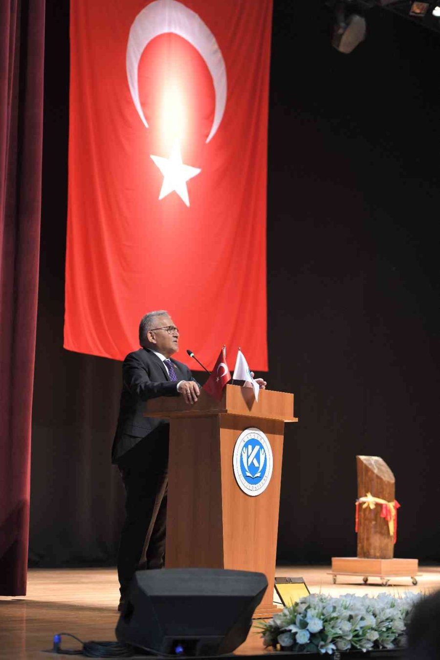 Başkan Büyükkılıç, İlk Mezunların Heyecanına Ortak Oldu