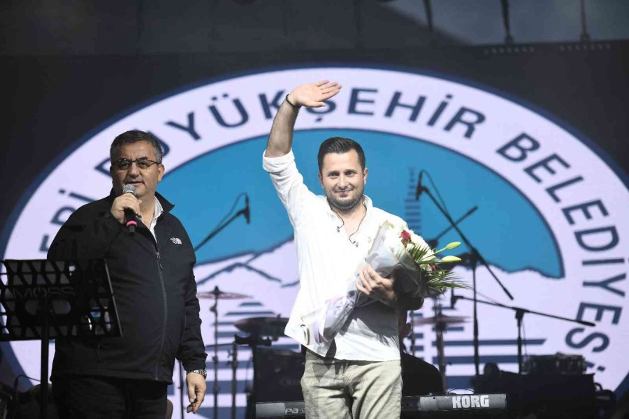 Büyükşehir’in ’yaza Merhaba Festivali’ne Muhteşem İlgi