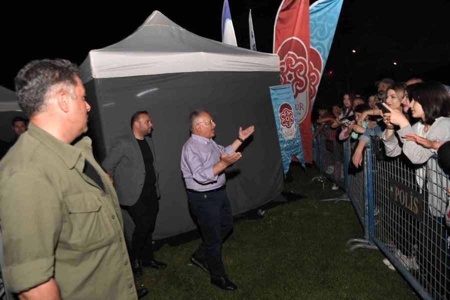 Büyükşehir’in ’yaza Merhaba Festivali’ne Muhteşem İlgi