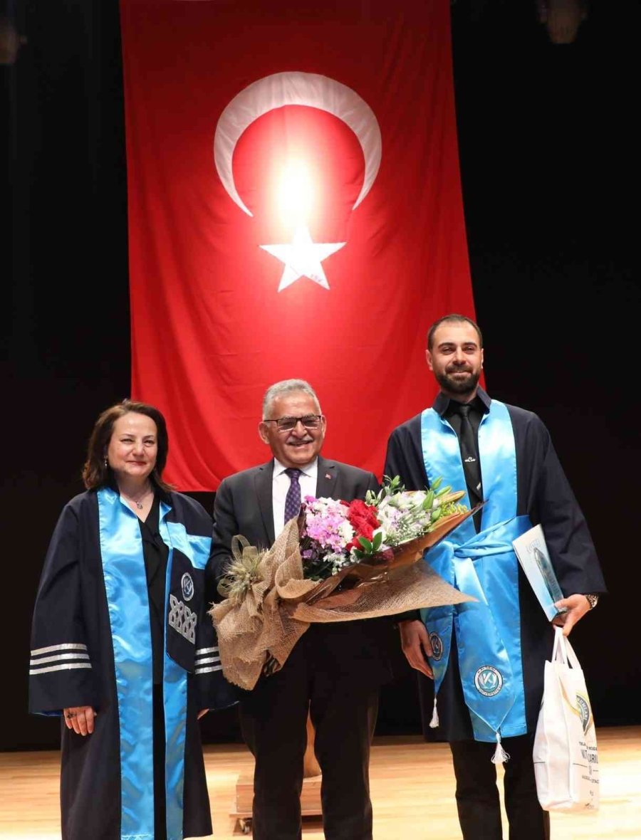 Kayü Uygulamalı Bilimler Fakültesi İlk Mezunlarını Verdi