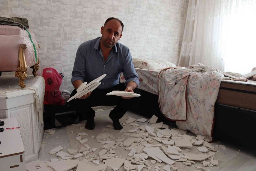 Evleri Başlarına Yıkıldı, O Anlar Kameraya Yansıdı