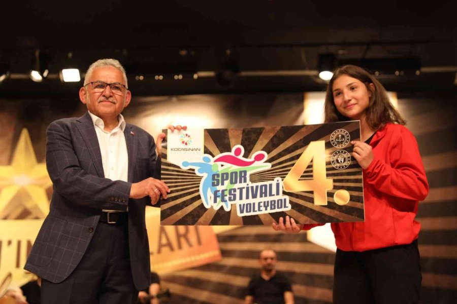 Kocasinan’ın Yıldızları’na Ödül Töreni Düzenlendi