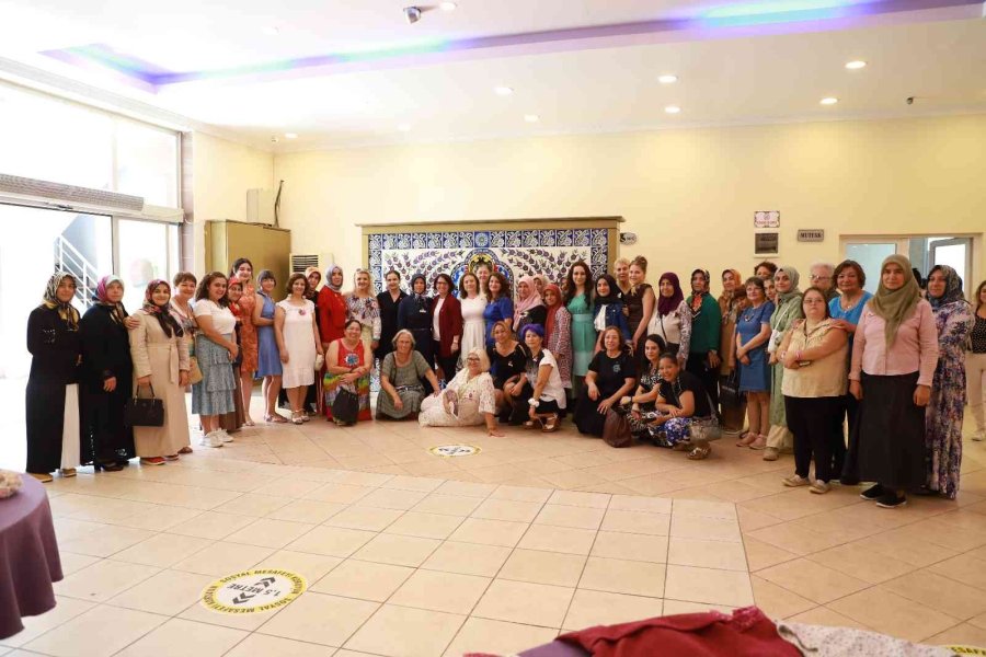 El Emeği Eserler Yıl Sonu Sergilerinde