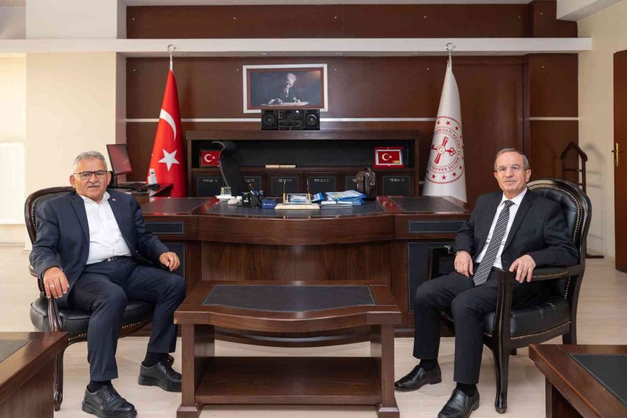 Başkan Büyükkılıç’a “en Çok İstihdam Ve En Çok Kadın İstihdamı” Plaketi