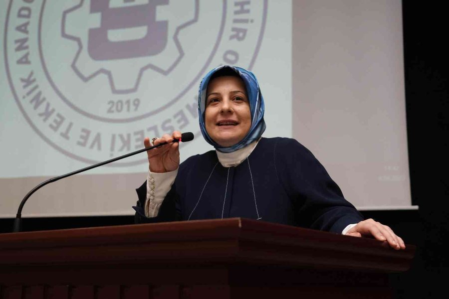 Uzman Dr. Ayyıldız, Eskişehir Osb’de Kadınları Kanser Konusunda Bilgilendirdi