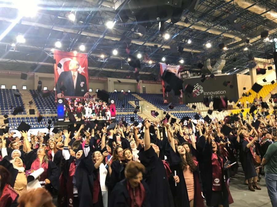 Açıköğretim Fakültesi Farklı Hikayelerle Birçok Mezun Verdi